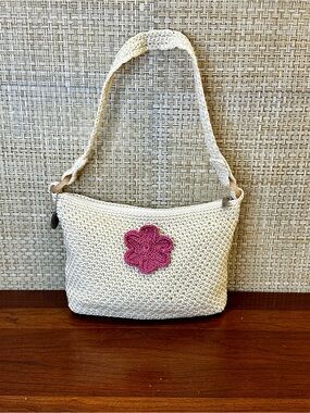 VTG 1990s/Y2K The Sak Cream Crochet Shoulder Bag with Rose Flower Pin/Logo Charm